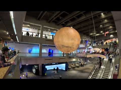Museum of Science Boston 4K - 2nd Level Tour and Description of Layout, What, Where - 🌎🚊👨🏾‍🎨🌳🧑🏾‍🔬🔭🥼🔬