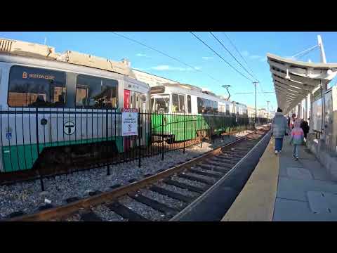 🟩Green Line T MBTA🚉😯BABCOCK Street Boston University Comm Ave🌎🏒🚶🏽‍♀️🚶🏻‍♂️