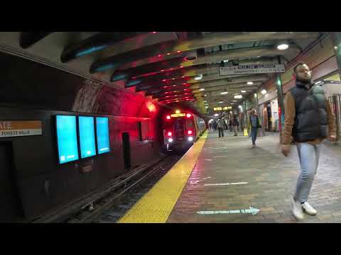 How To SWITCH Blue LINE T MBTA to ORANGE at STATE🌎🚶🏾‍♀️🚶🚉🚆Boston Public Transportation Subway🟧🟦